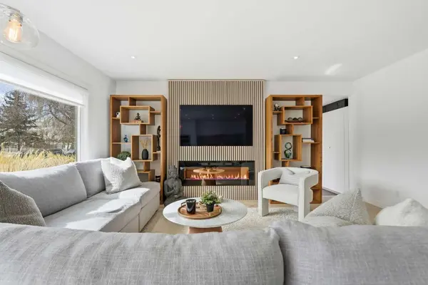 712 48 AVE SW, Calgary, AB T2S 1E6