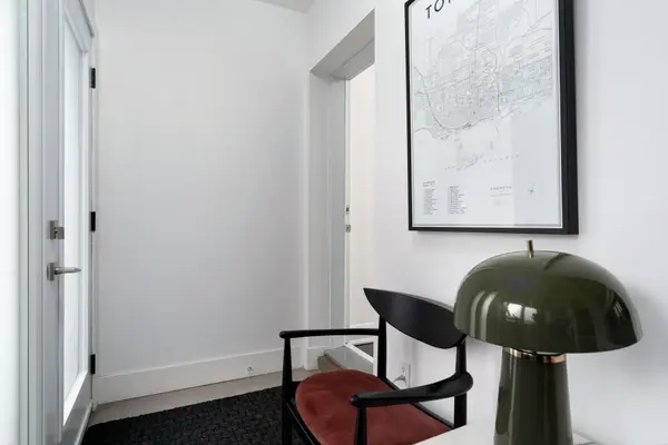 283 Lansdowne AVE, Toronto C01, ON M6K 2W2