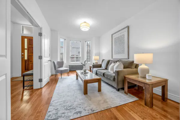 164 Markham ST, Toronto C01, ON M6J 2G6