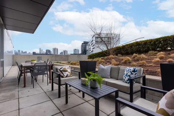 170 Bayview AVE #711, Toronto C08, ON M5A 0M4