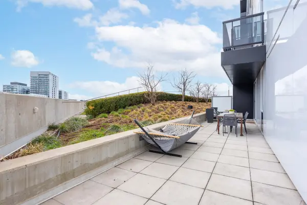 170 Bayview AVE #711, Toronto C08, ON M5A 0M4