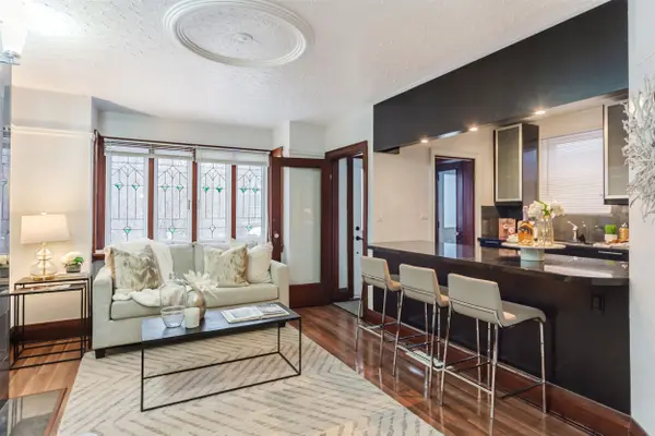 46 Lorindale AVE, Toronto C04, ON M5M 3C2