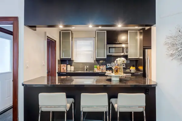 46 Lorindale AVE, Toronto C04, ON M5M 3C2