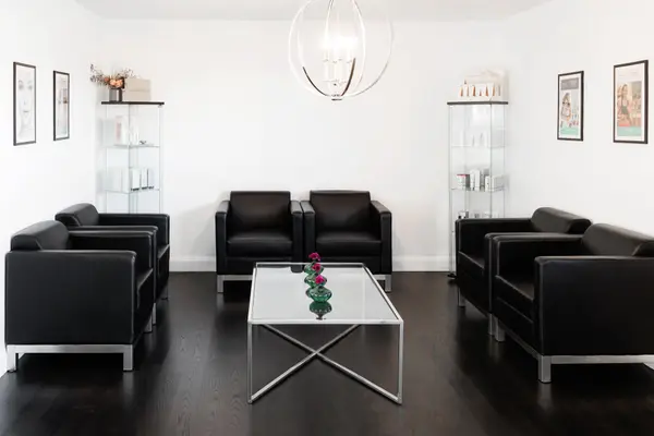 1533 Dundas ST E, Whitby, ON L1N 2K6