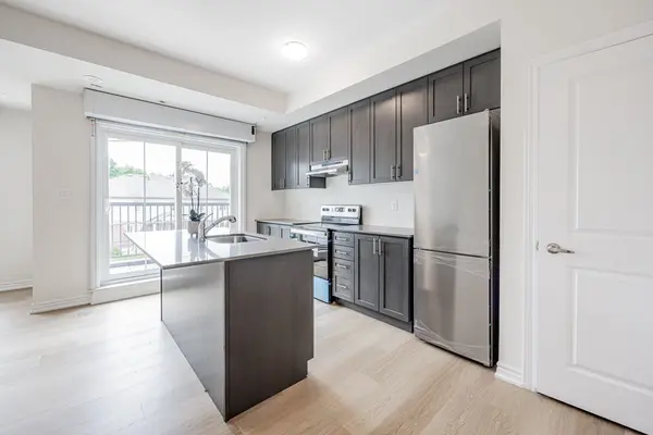 490 Beresford PATH #1, Oshawa, ON L1H 0B2