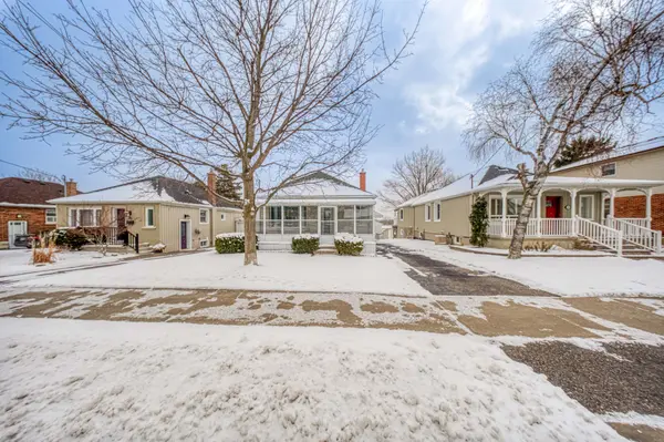 707 Athol ST, Whitby, ON L1N 4A1