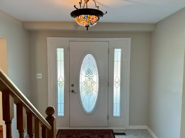 584 Arnhem DR, Oshawa, ON L1G 2J6