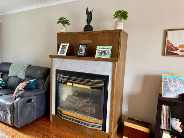 584 Arnhem DR, Oshawa, ON L1G 2J6