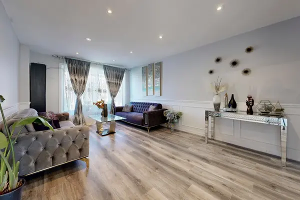 888 Krosno BLVD, Pickering, ON L1W 1H4