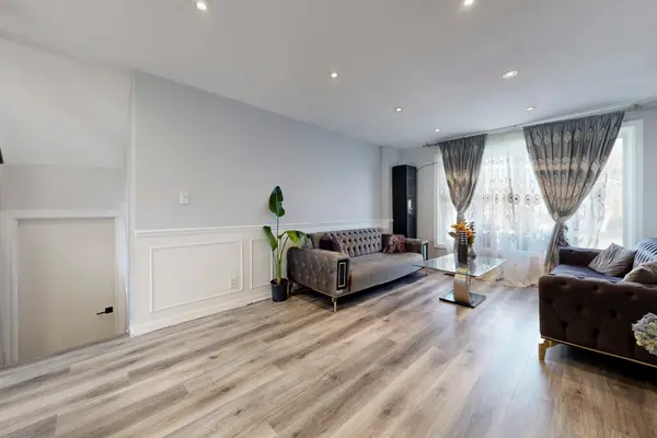 888 Krosno BLVD, Pickering, ON L1W 1H4