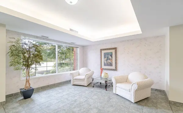 75 Treelawn BLVD #216, Vaughan, ON L0J 1C0