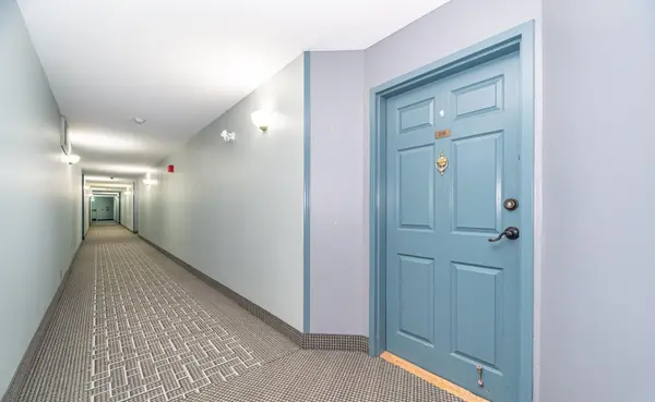 75 Treelawn BLVD #216, Vaughan, ON L0J 1C0