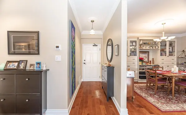 75 Treelawn BLVD #216, Vaughan, ON L0J 1C0