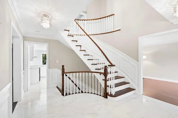 17 Gordon Rowe CRES, Richmond Hill, ON L4C 8S3