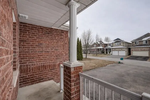 2 Laurelbank CRES, Georgina, ON L4P 4H6