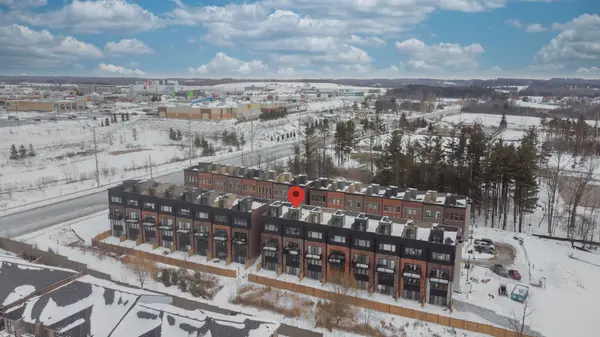 22 Chestnut CT, Aurora, ON L4G 7C4