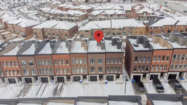 22 Chestnut CT, Aurora, ON L4G 7C4