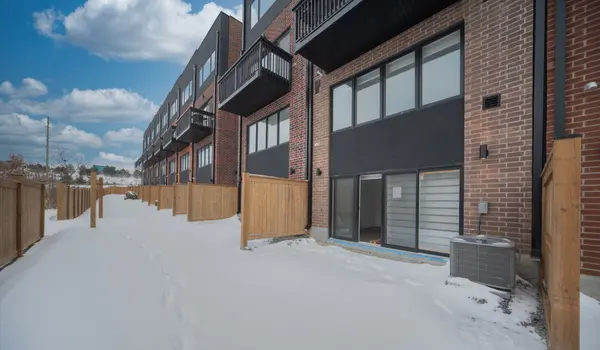 22 Chestnut CT, Aurora, ON L4G 7C4