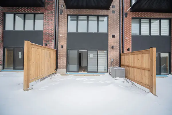 22 Chestnut CT, Aurora, ON L4G 7C4