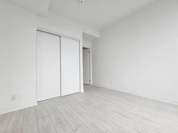 39 Mary ST #2104, Barrie, ON L4N 1S9