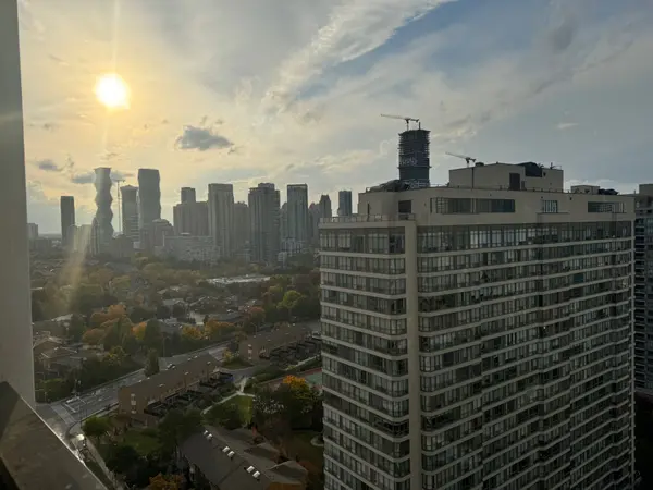 30 Elm DR W #2001, Mississauga, ON L5B 0N6