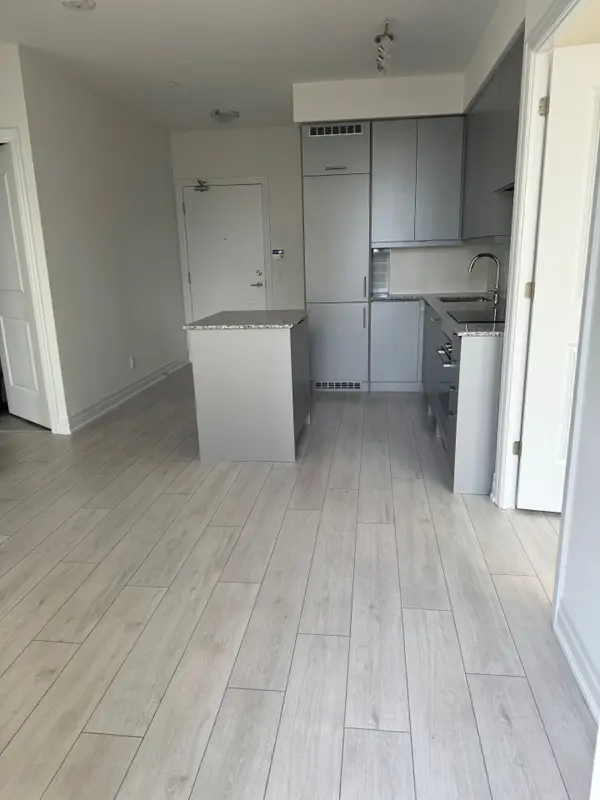 30 Elm DR W #2001, Mississauga, ON L5B 0N6