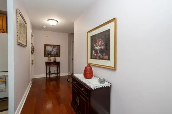 1 Belvedere CT #405, Brampton, ON L6V 4M6