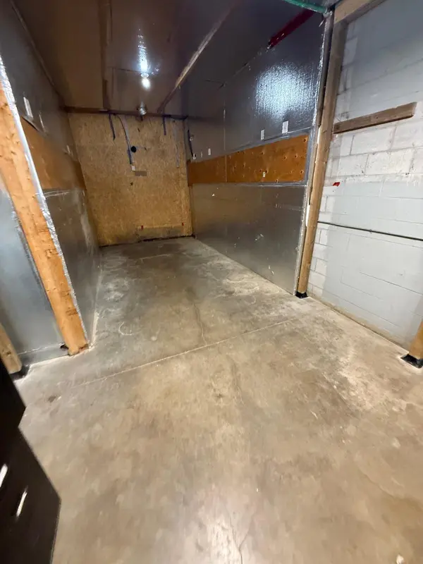 175 Advance BLVD N #9, Brampton, ON L6T 4J1