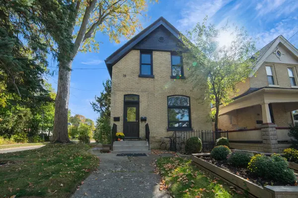 28 Springbank DR, London South, ON N6J 1E3