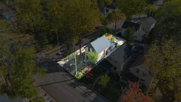 28 Springbank DR, London South, ON N6J 1E3