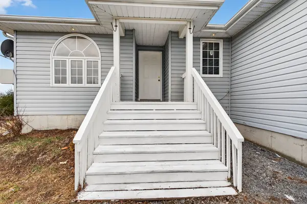 3081 Barnaby CT, South Frontenac, ON K0H 1H0