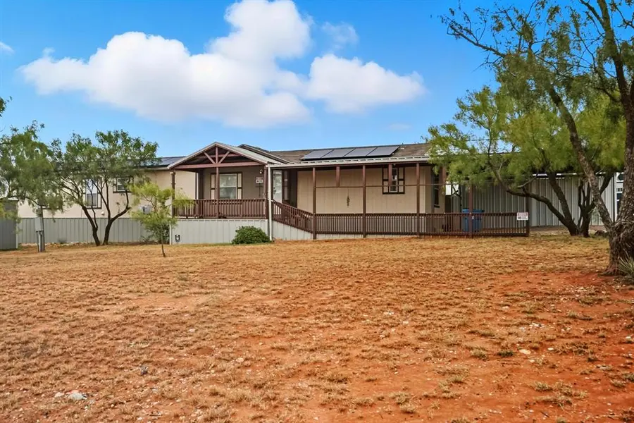 1104 W New Mexico Avenue, Sweetwater, TX 79556