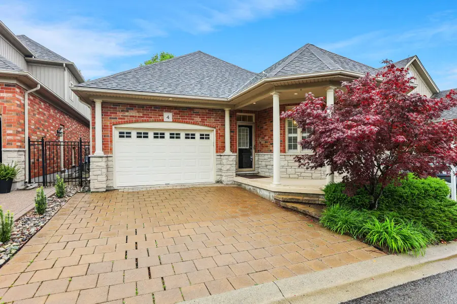 8 Muscat DR #4, Grimsby, ON L3M 5S7