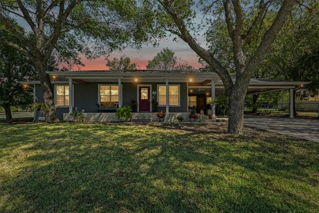 208 W Allen Avenue, Godley, TX 76044