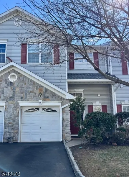 39 Rozalyn Ln, Old Bridge Twp., NJ 08879