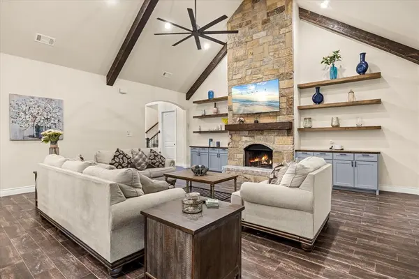 100 Knob Court, Springtown, TX 76082