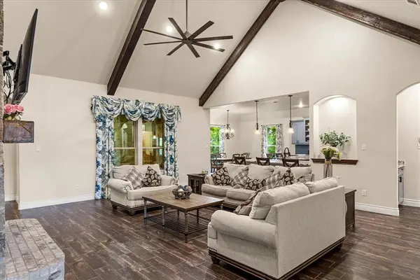 100 Knob Court, Springtown, TX 76082