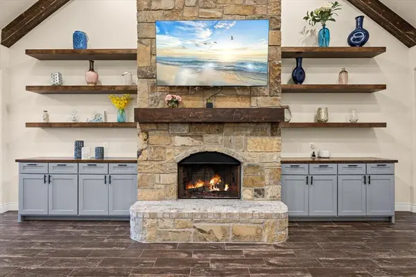 100 Knob Court, Springtown, TX 76082