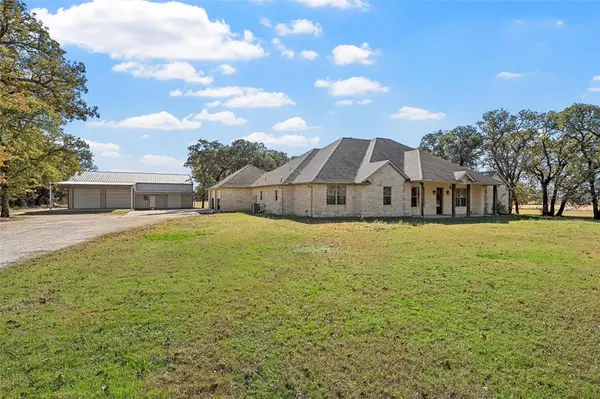 2743 Tokio Road, West, TX 76691