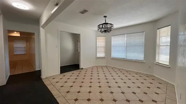 1915 Longmeadow Drive, Arlington, TX 76015