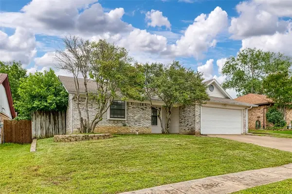 6433 Westridge Drive, Watauga, TX 76148