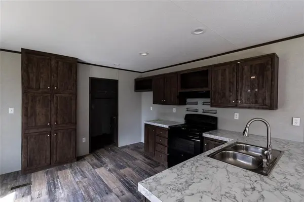 336 N Cherokee Shores Drive, Mabank, TX 75156