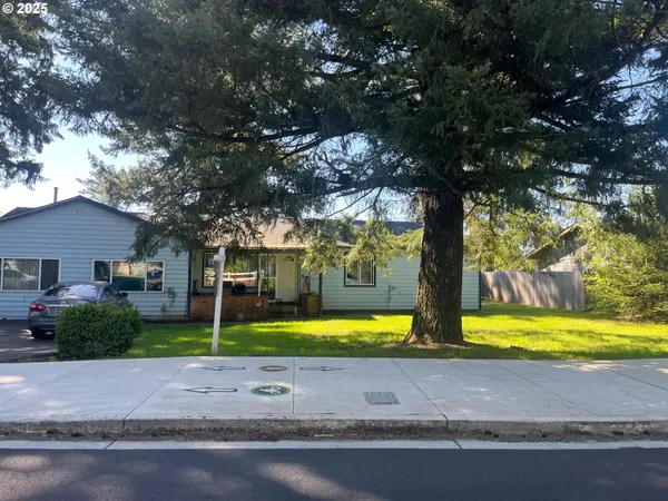 933 SE 174TH AVE, Portland, OR 97233