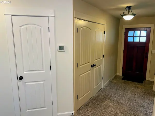 606 E JOHNSON ST, Carlton, OR 97111