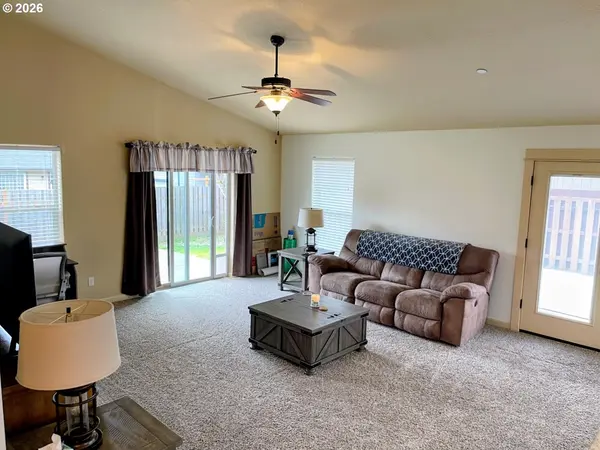 606 E JOHNSON ST, Carlton, OR 97111