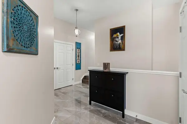 18 Drake Landing ST, Okotoks, AB T1S 0P7