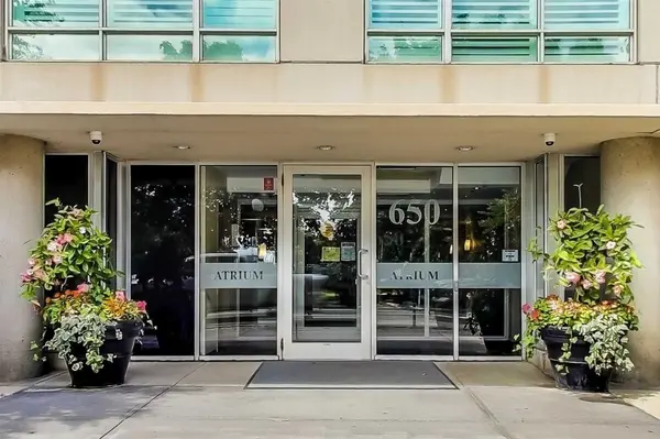 650 Queens Quay W #1819, Toronto C01, ON M5V 3N2