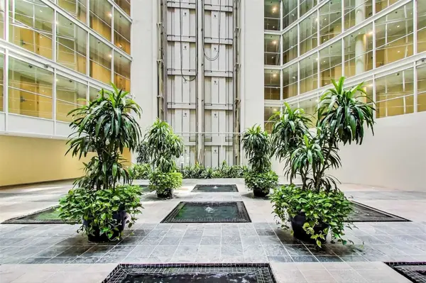 650 Queens Quay W #1819, Toronto C01, ON M5V 3N2