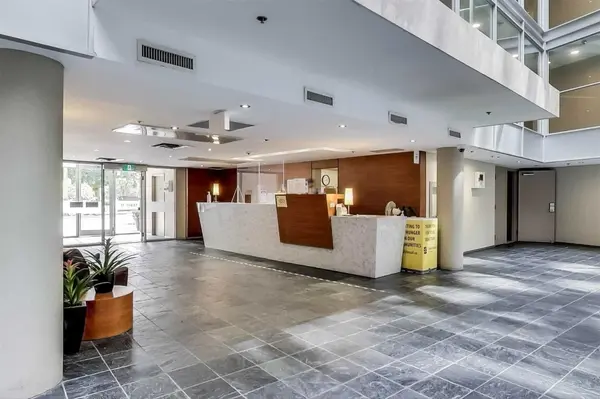 650 Queens Quay W #1819, Toronto C01, ON M5V 3N2