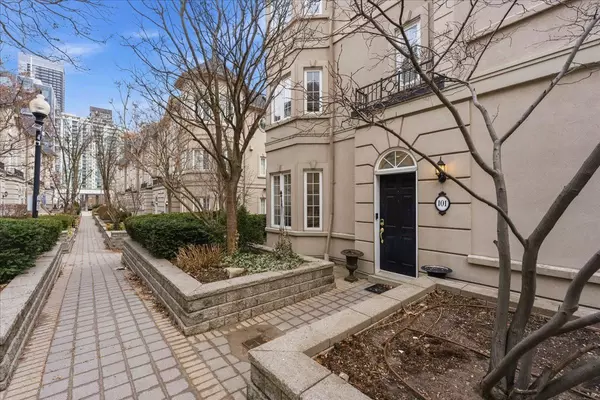 16 Humberstone DR #101, Toronto C14, ON M2N 7C1